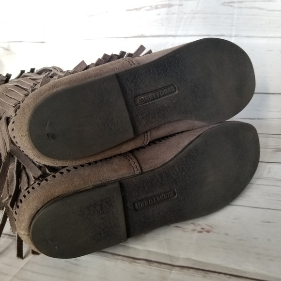 Minnetonka Gray Moccasin 3-Layer Fringe Boot Sz 8 high - Picture 6 of 7